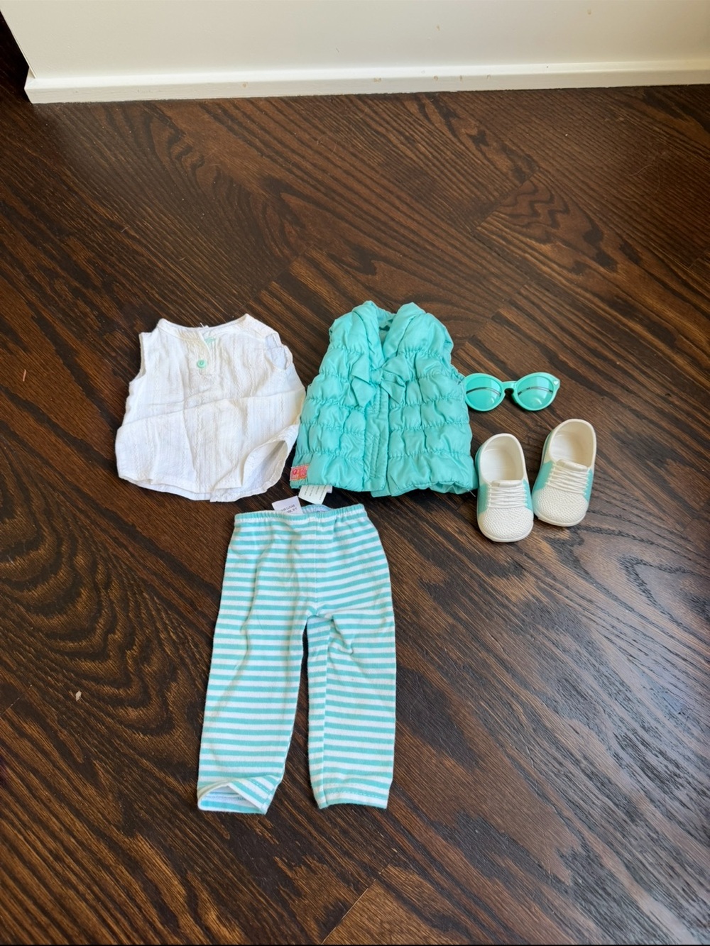 Mixed brand 18” doll outfit.